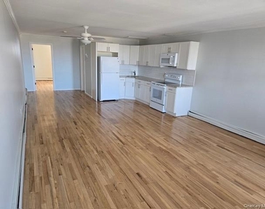 40 Bayville Avenue - Photo Thumbnail 3