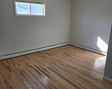 40 Bayville Avenue - Photo Thumbnail 6