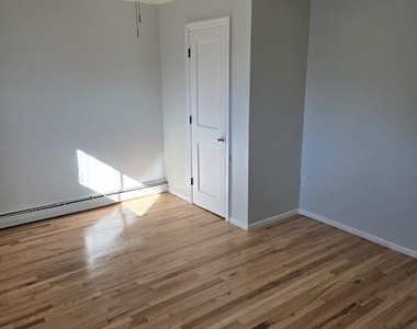 40 Bayville Avenue - Photo Thumbnail 5