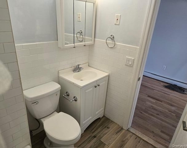 40 Bayville Avenue - Photo Thumbnail 8