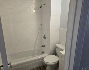 40 Bayville Avenue - Photo Thumbnail 9