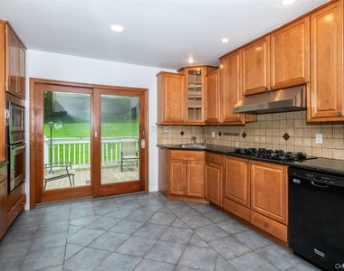 25 Crosshill Road - Photo Thumbnail 6