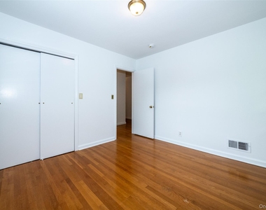 25 Crosshill Road - Photo Thumbnail 15