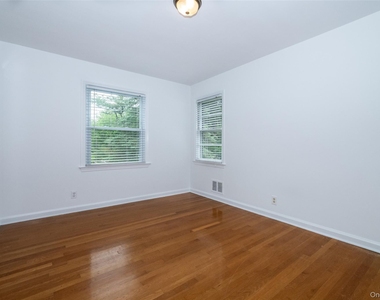 25 Crosshill Road - Photo Thumbnail 13