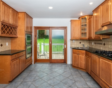 25 Crosshill Road - Photo Thumbnail 4