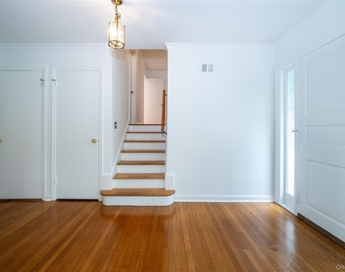 25 Crosshill Road - Photo Thumbnail 1