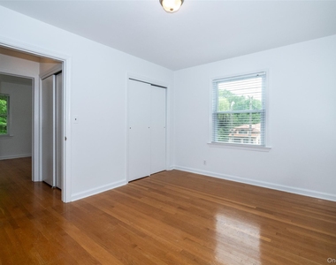 25 Crosshill Road - Photo Thumbnail 14