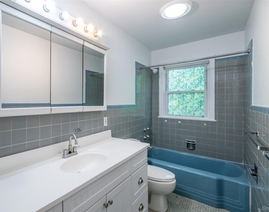 25 Crosshill Road - Photo Thumbnail 16