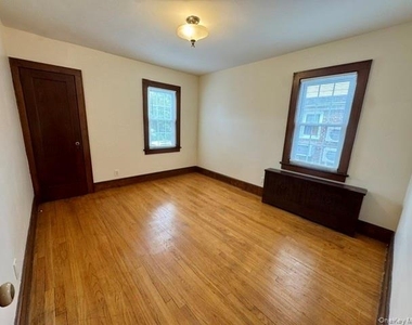 78 Wood Street - Photo Thumbnail 8