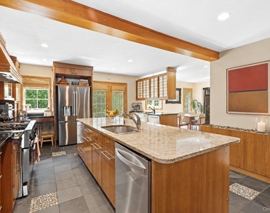 72 Hampton Road - Photo Thumbnail 7