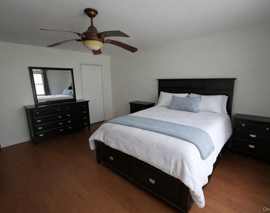 180 Winston Drive - Photo Thumbnail 4