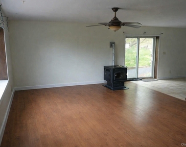 180 Winston Drive - Photo Thumbnail 2