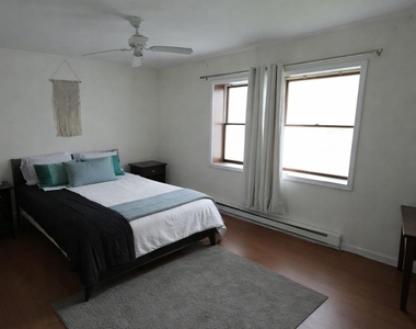 180 Winston Drive - Photo Thumbnail 5