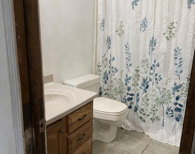 180 Winston Drive - Photo Thumbnail 6
