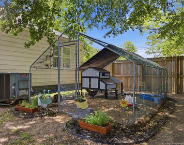202 N Jackson Street - Photo Thumbnail 2