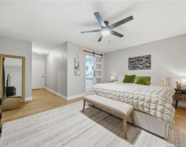 202 N Jackson Street - Photo Thumbnail 11