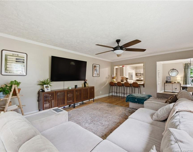 202 N Jackson Street - Photo Thumbnail 5