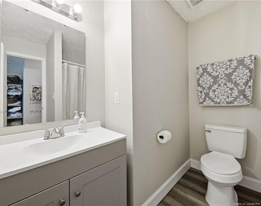 202 N Jackson Street - Photo Thumbnail 17