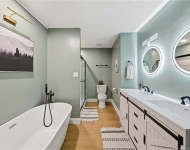 202 N Jackson Street - Photo Thumbnail 3