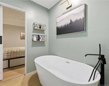 202 N Jackson Street - Photo Thumbnail 13