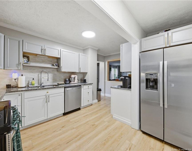 202 N Jackson Street - Photo Thumbnail 10