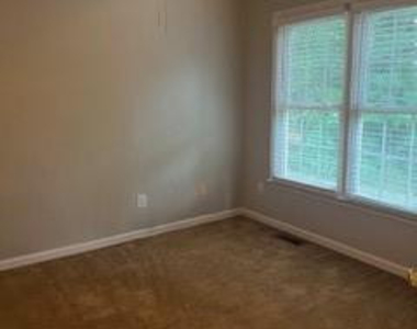 104 Brett Court - Photo Thumbnail 15