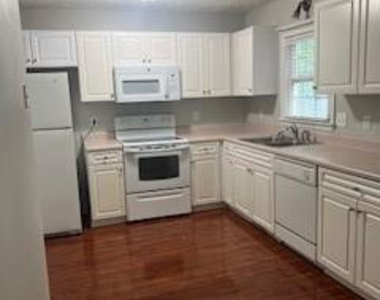 104 Brett Court - Photo Thumbnail 8