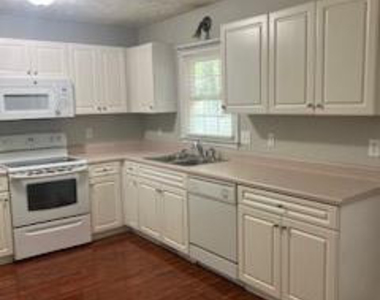 104 Brett Court - Photo Thumbnail 7