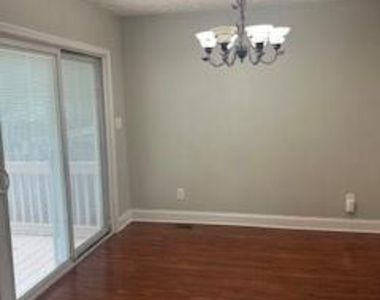 104 Brett Court - Photo Thumbnail 10