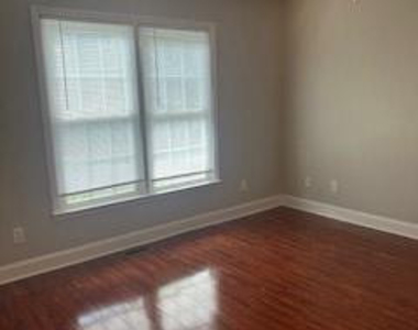 104 Brett Court - Photo Thumbnail 4