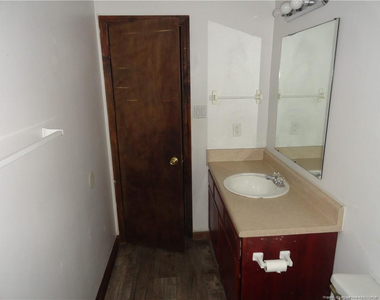 495 Stiles Place - Photo Thumbnail 11