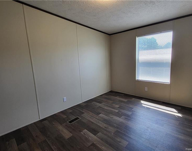 262 Burns Road - Photo Thumbnail 8