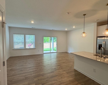 8815 Malmesbury Lane - Photo Thumbnail 10