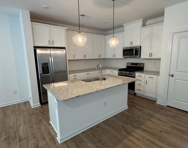 8815 Malmesbury Lane - Photo Thumbnail 12
