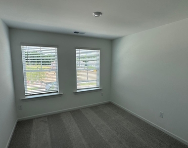 8815 Malmesbury Lane - Photo Thumbnail 21