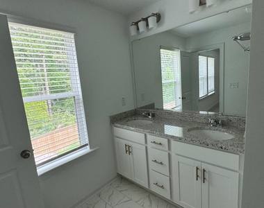 8815 Malmesbury Lane - Photo Thumbnail 25