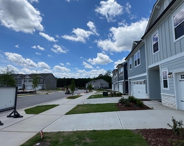 8815 Malmesbury Lane - Photo Thumbnail 4