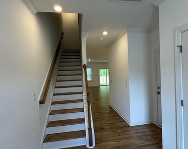 8815 Malmesbury Lane - Photo Thumbnail 8