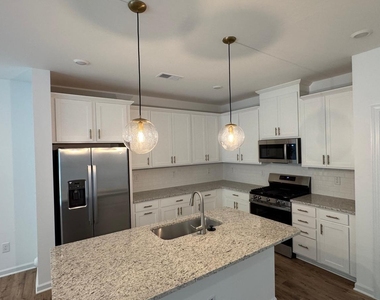 8815 Malmesbury Lane - Photo Thumbnail 11
