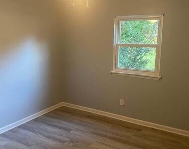 2021 Waters Drive - Photo Thumbnail 6