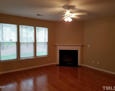 8 Rockwall Garden Way - Photo Thumbnail 5
