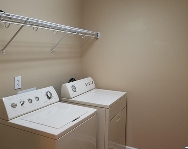 8 Rockwall Garden Way - Photo Thumbnail 12