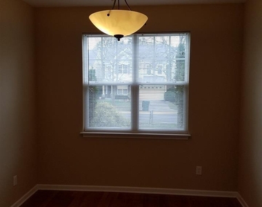 8 Rockwall Garden Way - Photo Thumbnail 4
