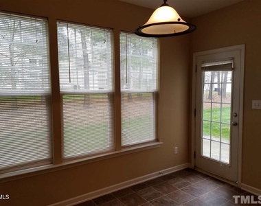 8 Rockwall Garden Way - Photo Thumbnail 3
