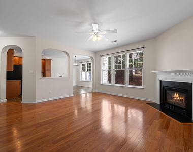 8 Rockwall Garden Way - Photo Thumbnail 5