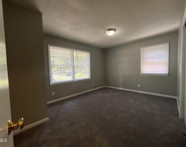 3917 Greenleaf Street - Photo Thumbnail 4