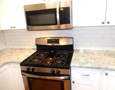 211 Bridgepath Drive - Photo Thumbnail 9