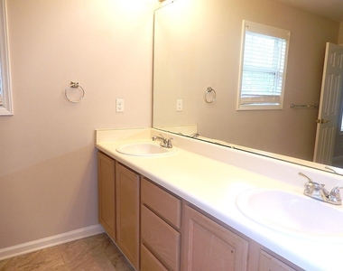 211 Bridgepath Drive - Photo Thumbnail 17