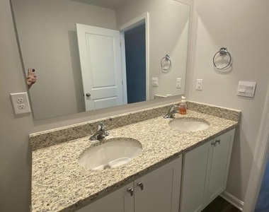 214 Gumspring Drive - Photo Thumbnail 9