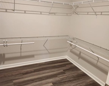 214 Gumspring Drive - Photo Thumbnail 12